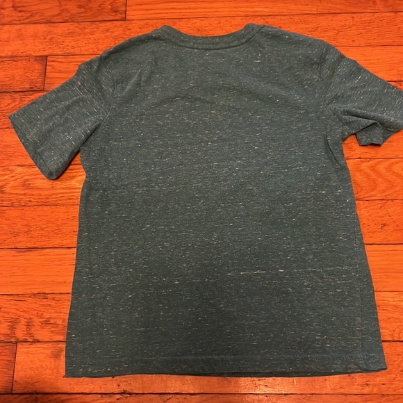 V-neck turquoise tee - Picture 2 of 2